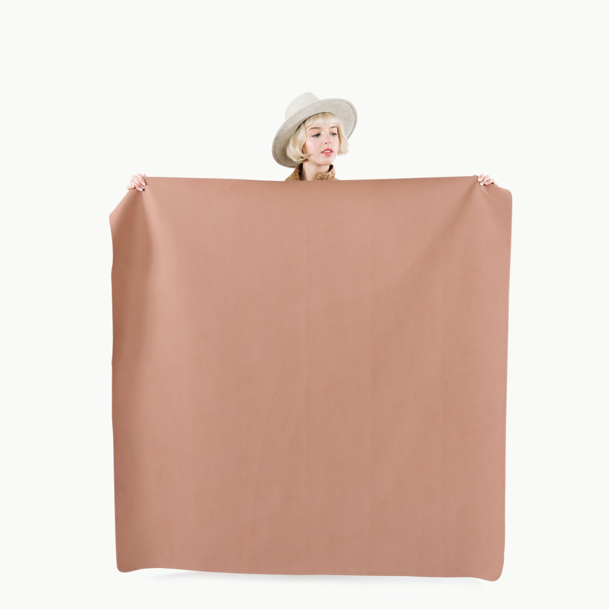 Sienna (on sale) / Square@woman holding up the sienna midi circle mat