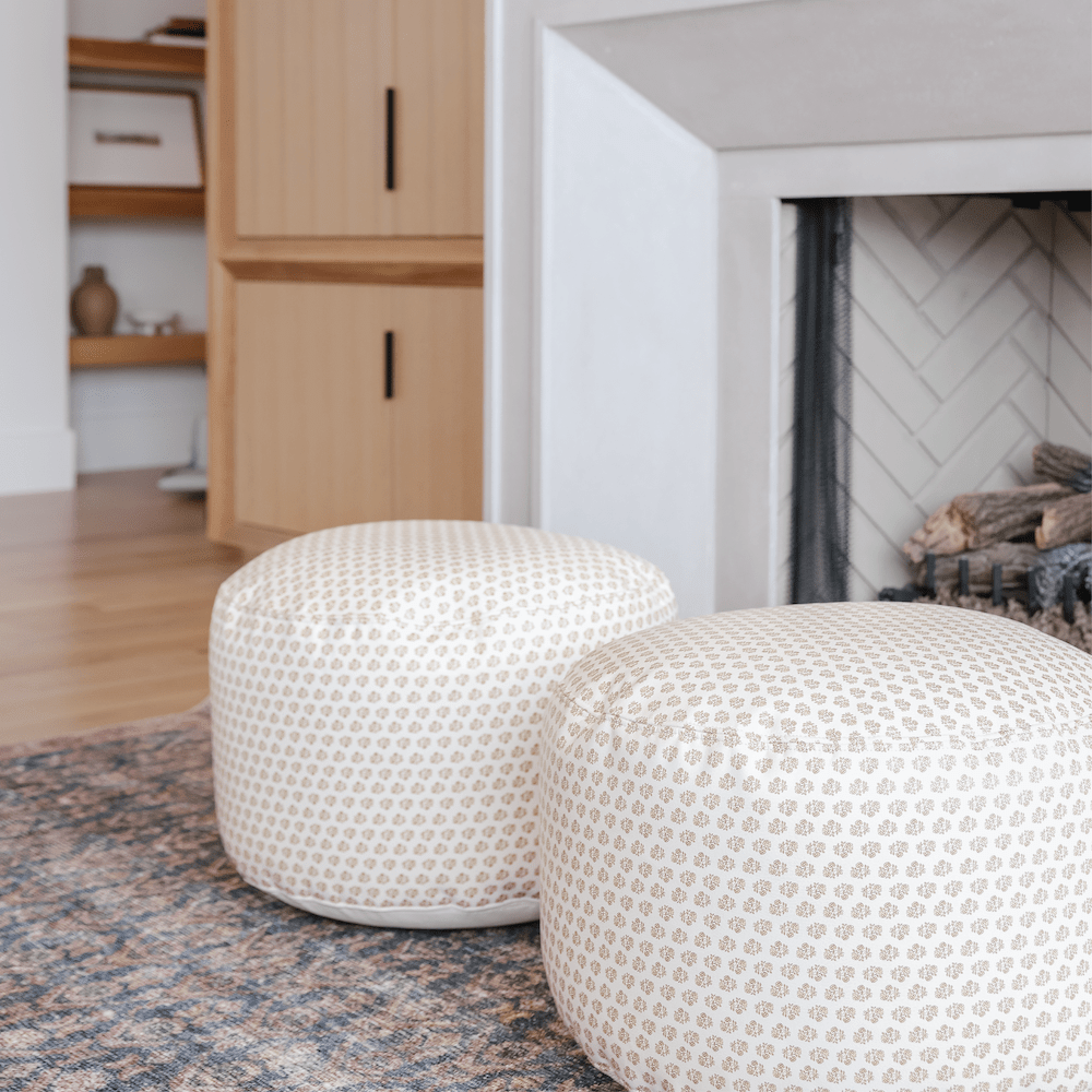 Bloom (on sale) / Circle@Bloom Circle Poufs in front of a fireplace