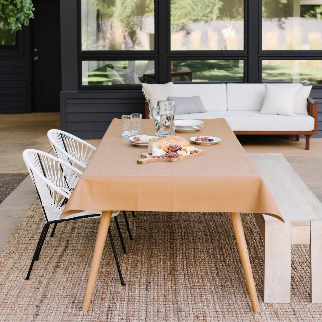 Gathre tablecloth on an outside table.