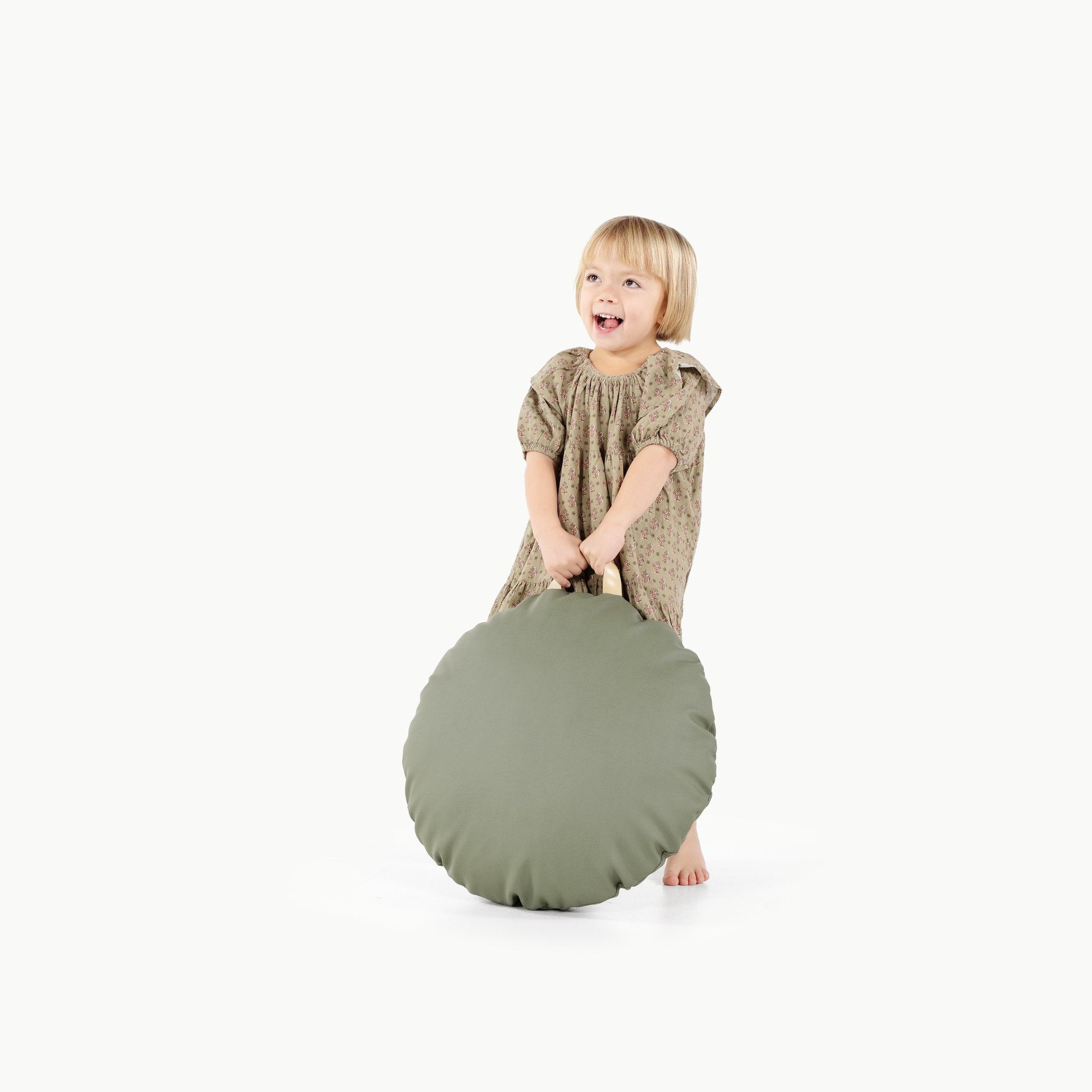 Thyme / Circle@Kid holding the Thyme Mini Circle Floor Cushion
