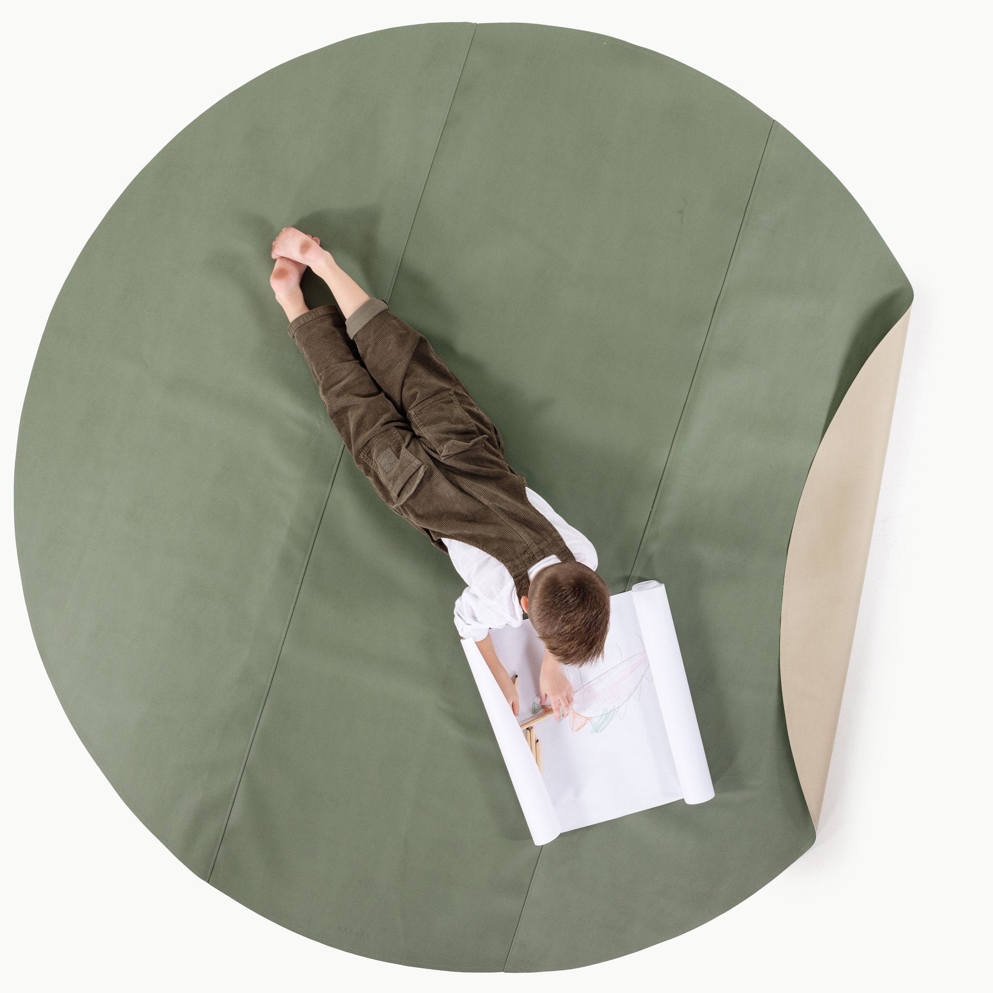 Thyme • Fog (on sale) / Circle@Overhead of kid playing on the Thyme/Fog Maxi Circle Mat