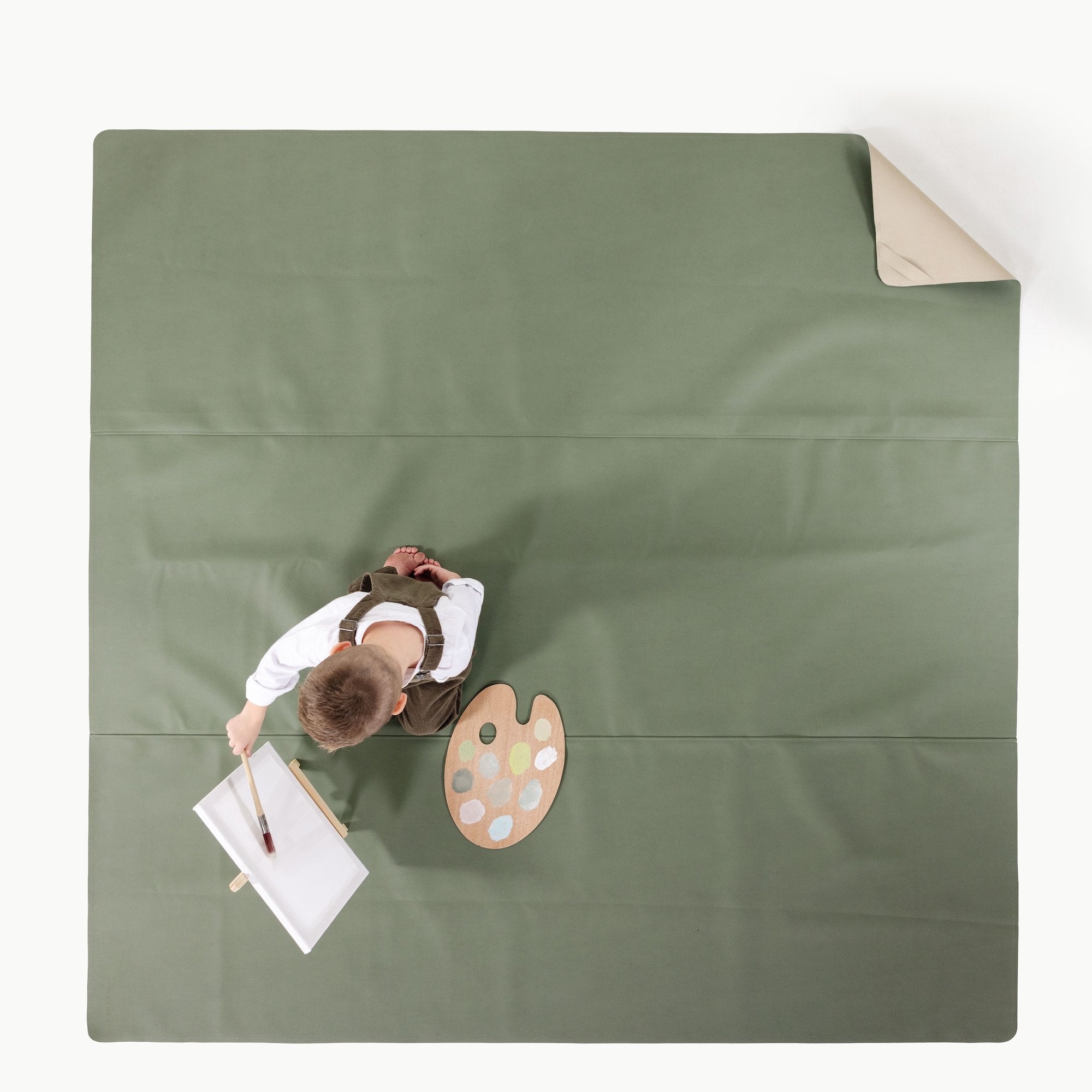 Thyme • Fog (on sale) / Square@Overhead of kid playing on the Thyme/Fog Maxi Square Mat
