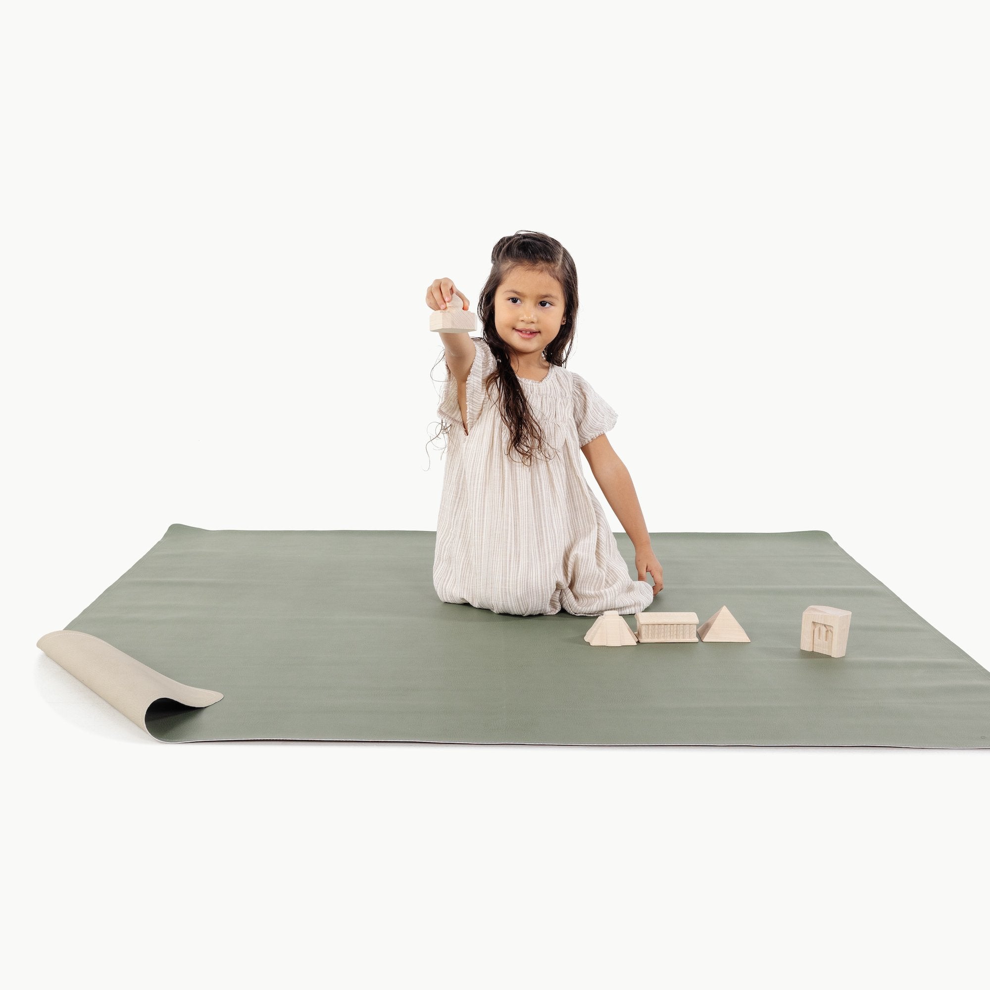 Thyme • Fog (on sale) / Square@Kid playing on the Thyme/Fog Midi Square Mat