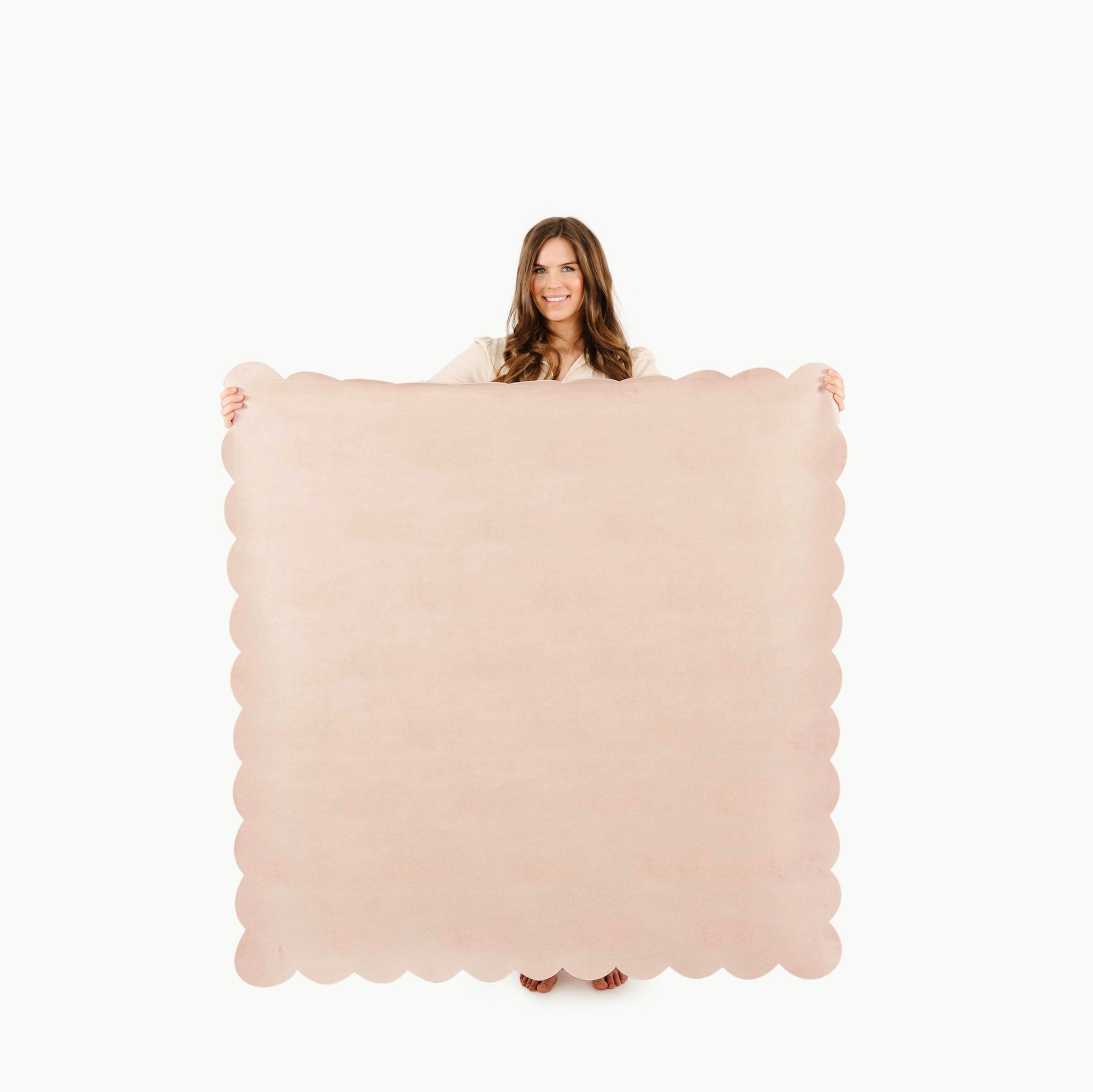 Untanned Scallop (on sale) / Square@Woman holding the Untanned Scallop Square Midi Mat