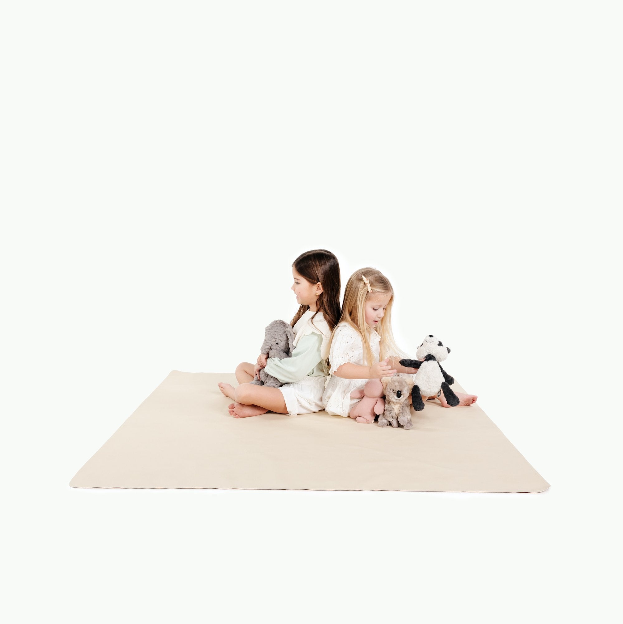 Wool (on sale) / Square@Kids playing on the Wool Square Midi Mat