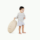 Wool (on sale) / Circle@kid holding 
the wool circle mini floor cushion