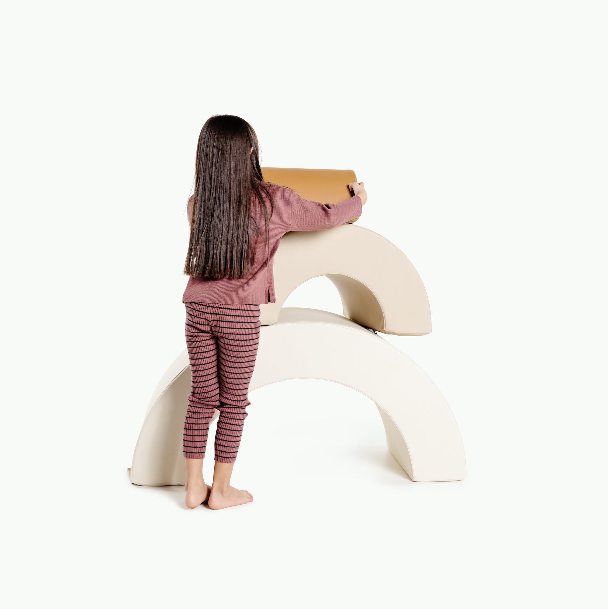Ivory • Millet • Camel@kid playing with the millet arc playset