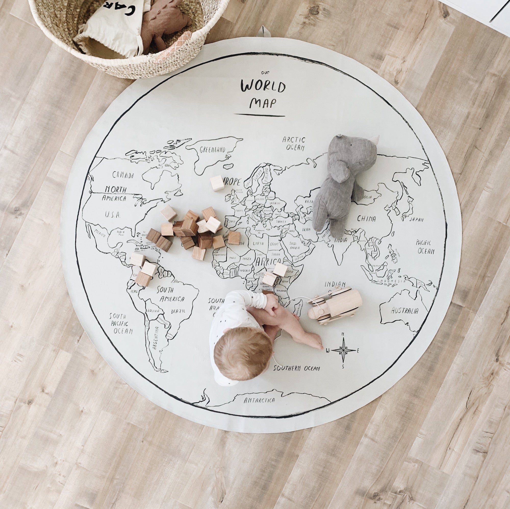 World Map / Circle 