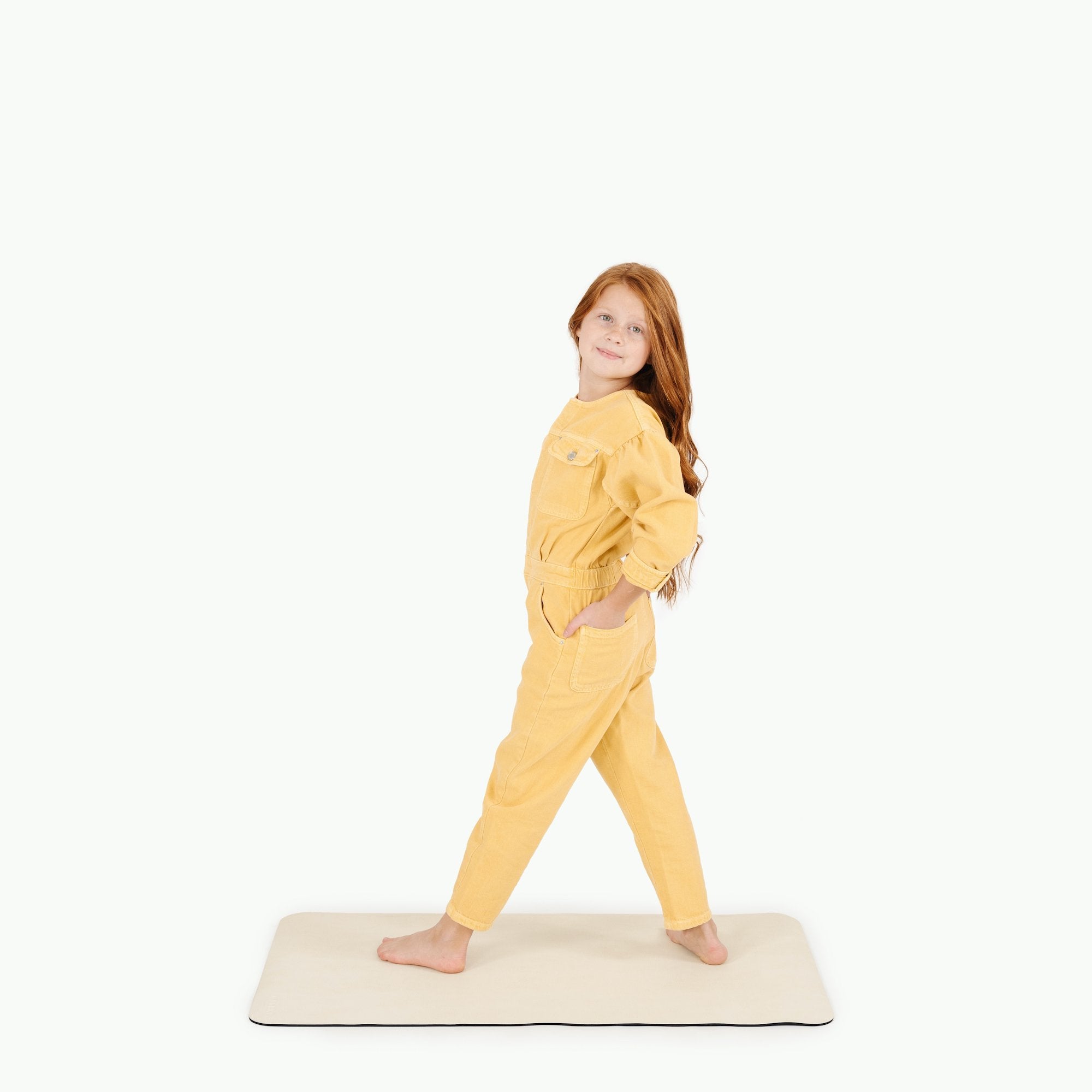Blanc (on sale)@Kid standing on the Small Blanc Home Mat