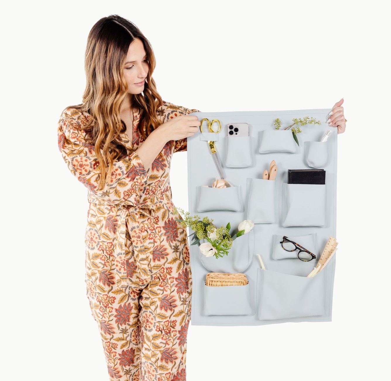 Dawn (on sale)@Woman holding Dawn Wall Tidy