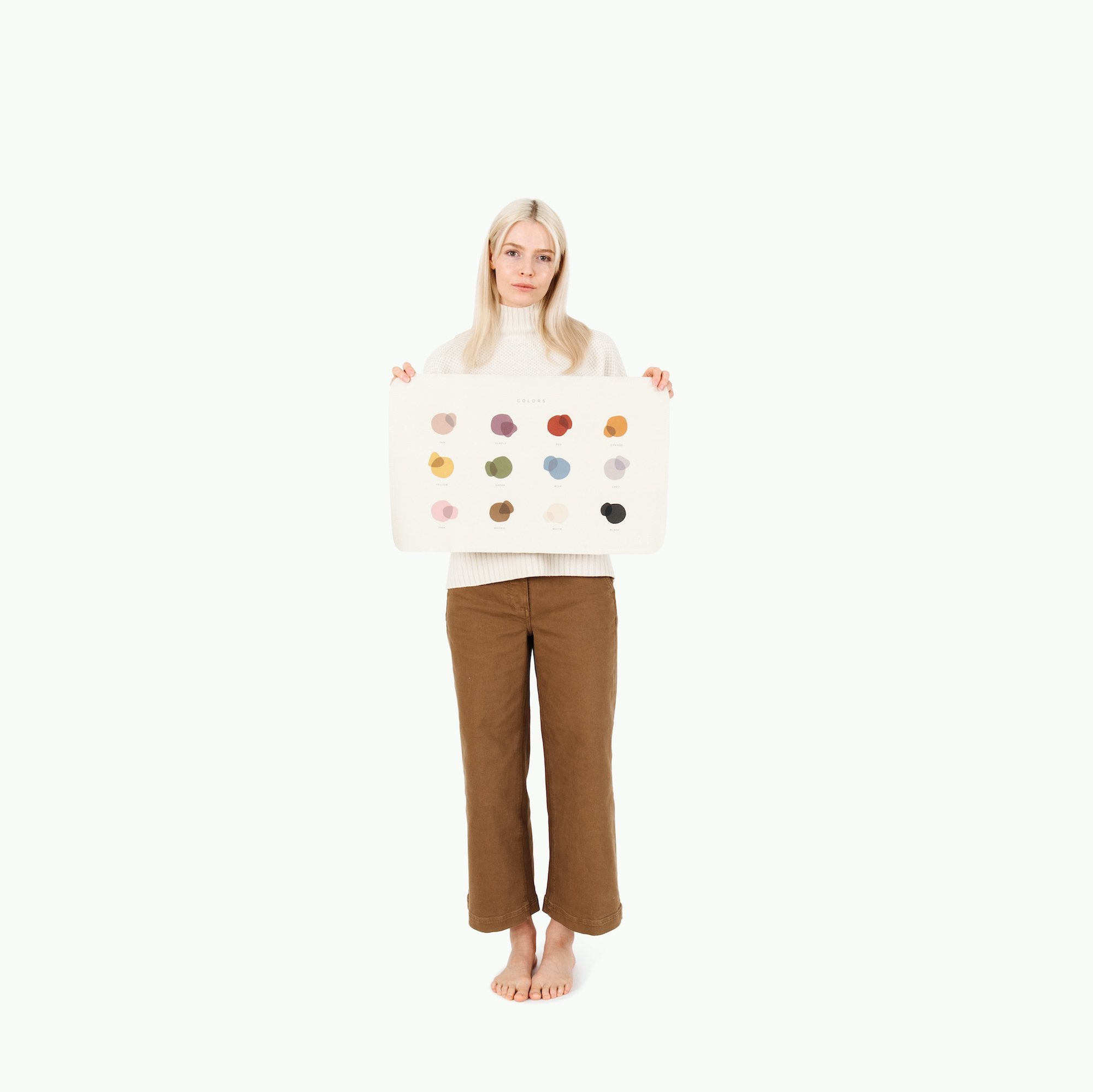 Colors (on sale)@Woman holding a Colors Micro mat