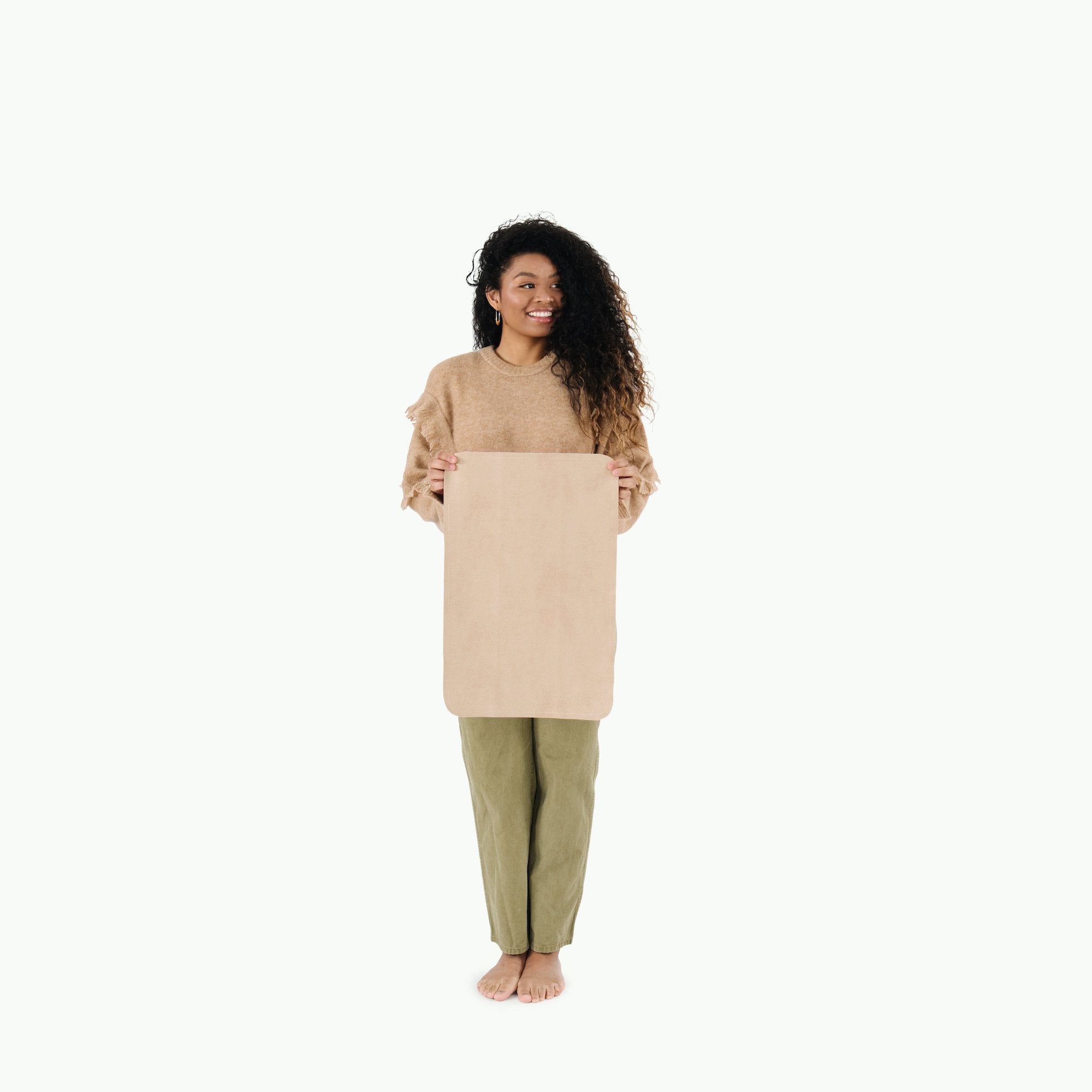 Untanned (on sale)@Woman holding the Untanned Micro mat
